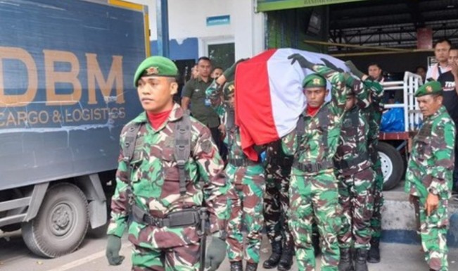 Suasana pemakaman Prada Lucky. [Istimewa]